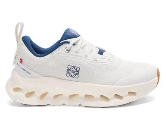 Cloudtilt loewe white blue