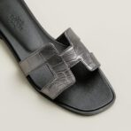 Hermès Oran sandal 'Gris Argenté' - Image 3